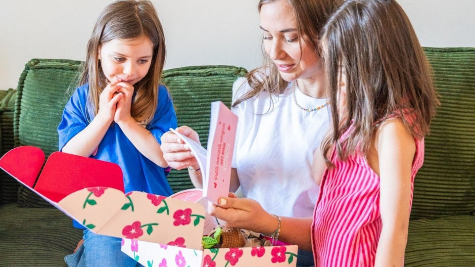Coffret Fête des mères avec bracelet et coolbox de fleurs
