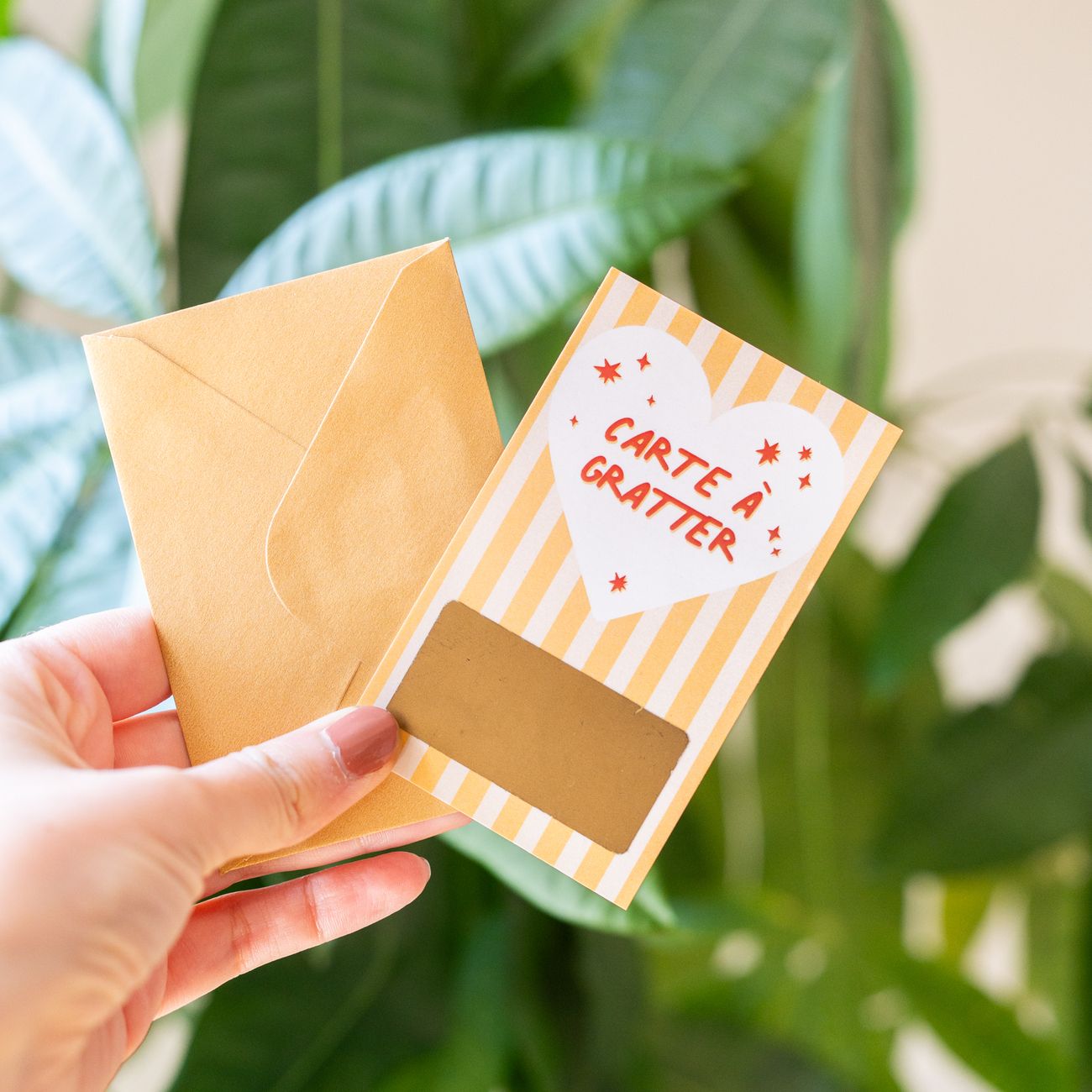 Carte à gratter avec message inspirant et zone dorée à gratter