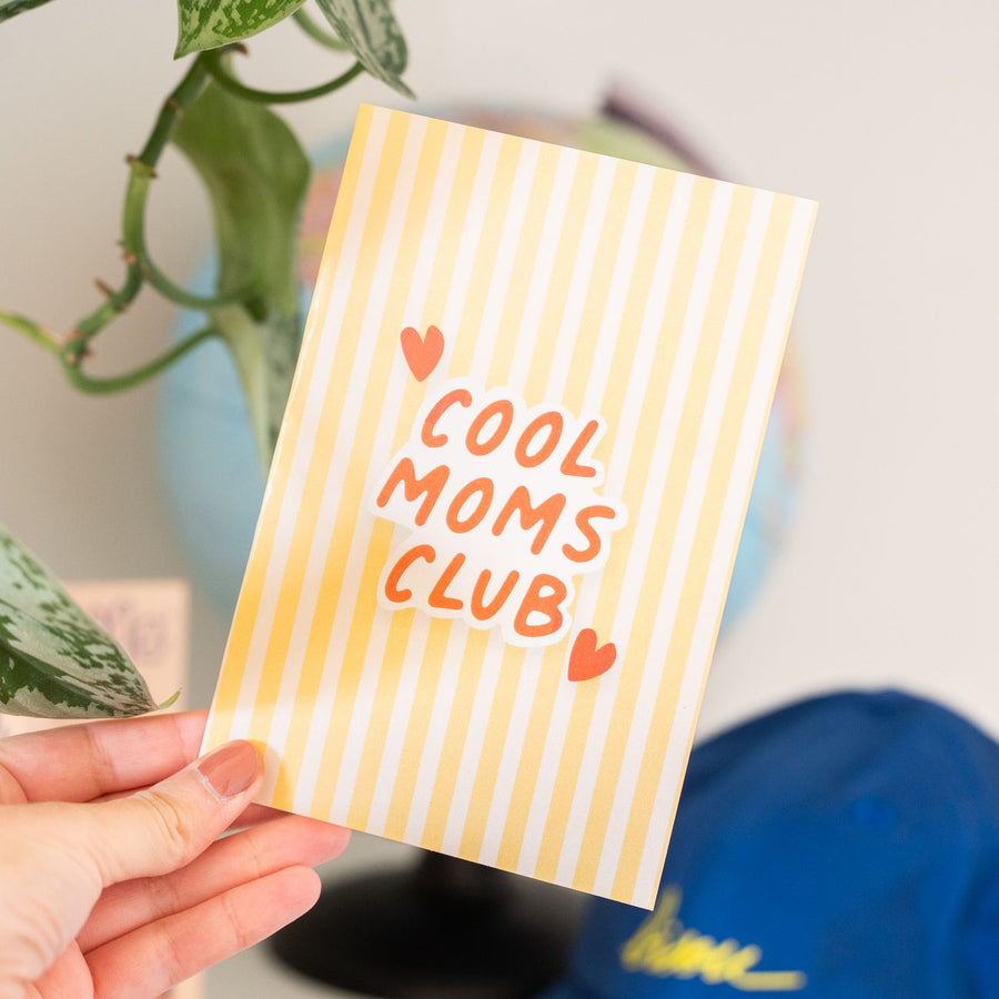 Carte de voeux Cool Mom Club avec design coloré et moderne.