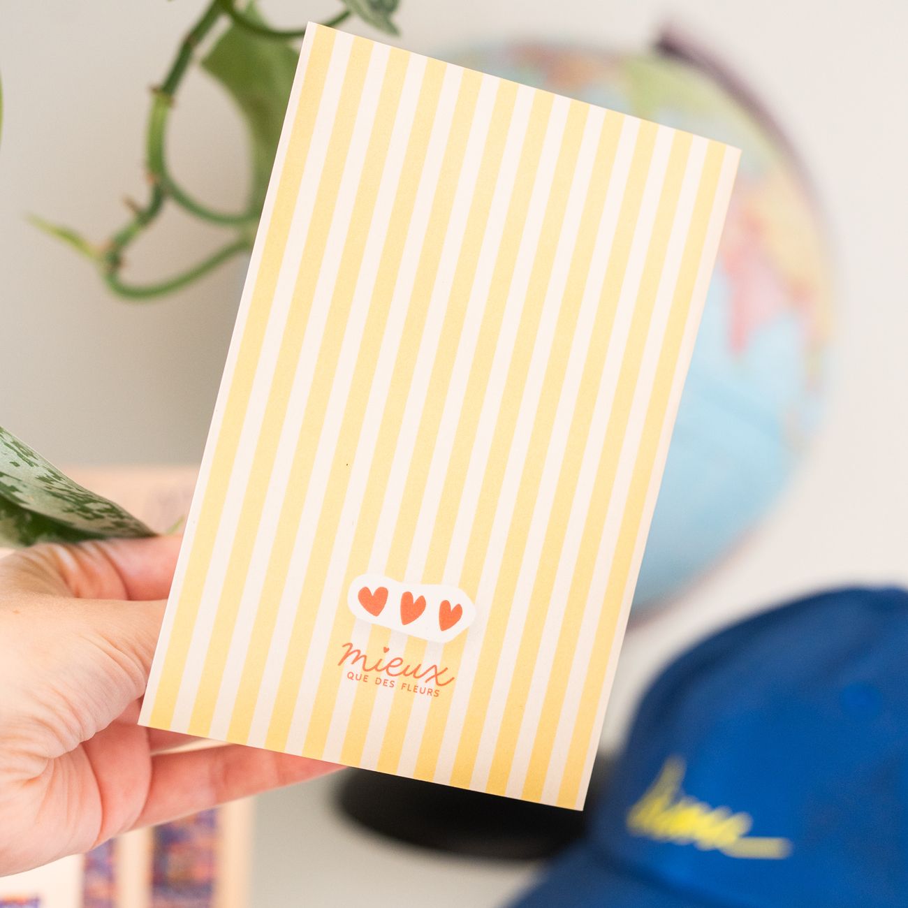 Carte de voeux Cool Mom Club avec design coloré et moderne.