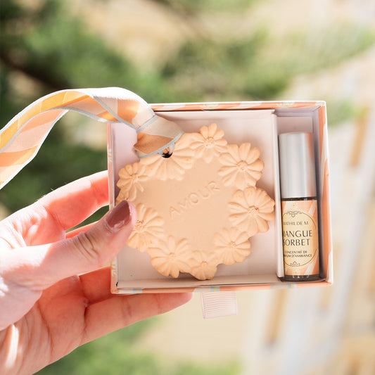 Coffret parfum d'ambiance avec décor fleuri en plâtre