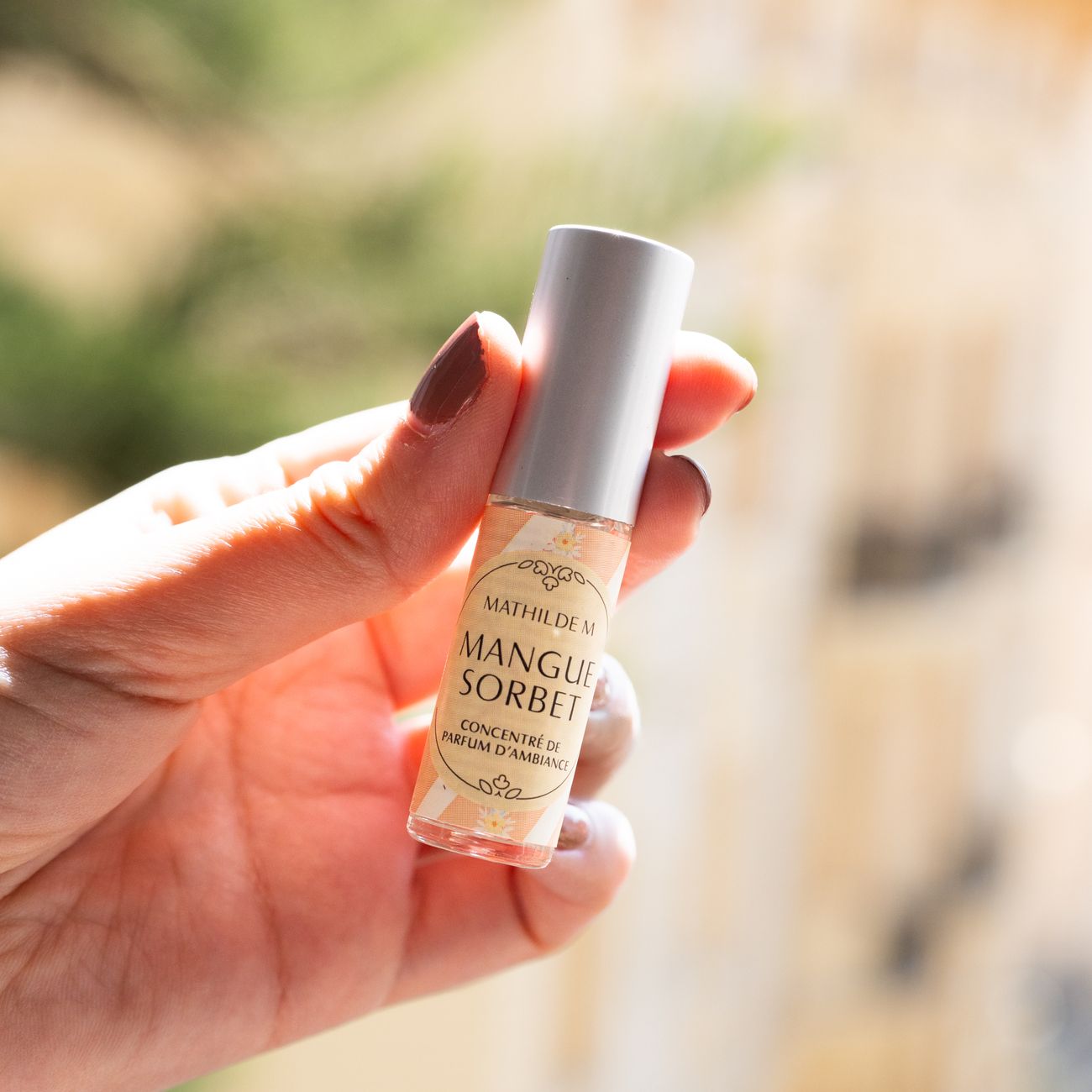 Coffret parfum d'ambiance avec décor fleuri en plâtre