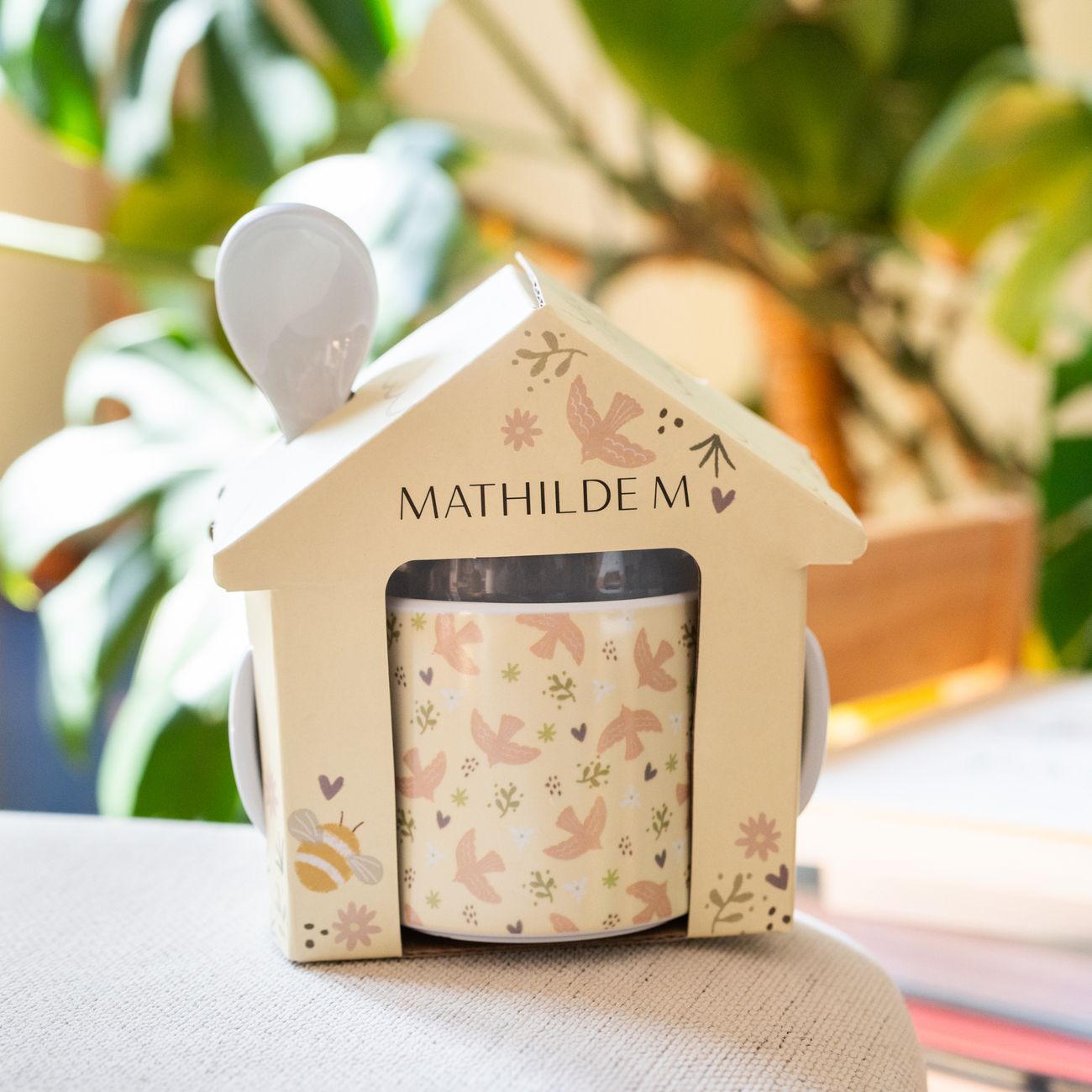 Coffret goûter pour bébé avec gobelet ergonomique et cuillère