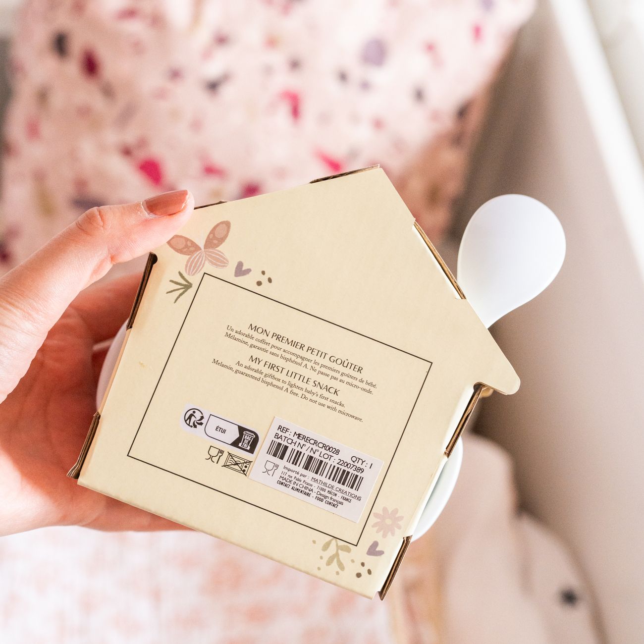Coffret goûter pour bébé avec gobelet et cuillère colorés