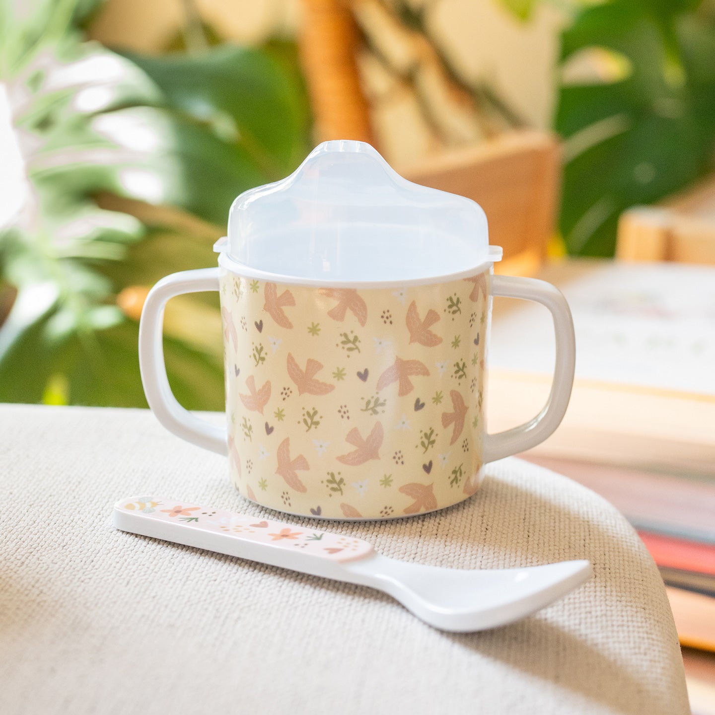 Coffret goûter pour bébé avec gobelet ergonomique et cuillère