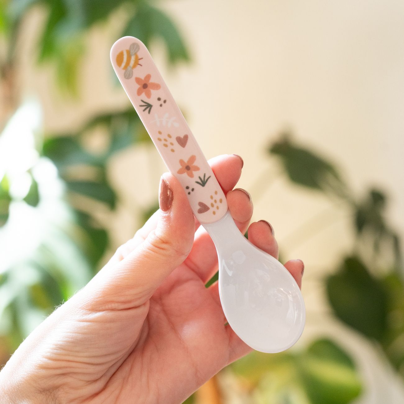 Coffret goûter pour bébé avec gobelet et cuillère colorés