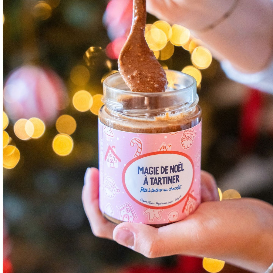 Pâte à tartiner chocolatée avec un motif festif de Noël