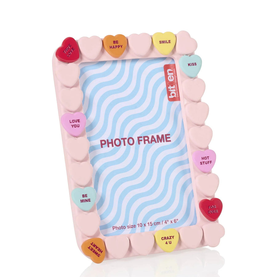 Cadre photo XOXO avec motifs de cœurs colorés et messages doux