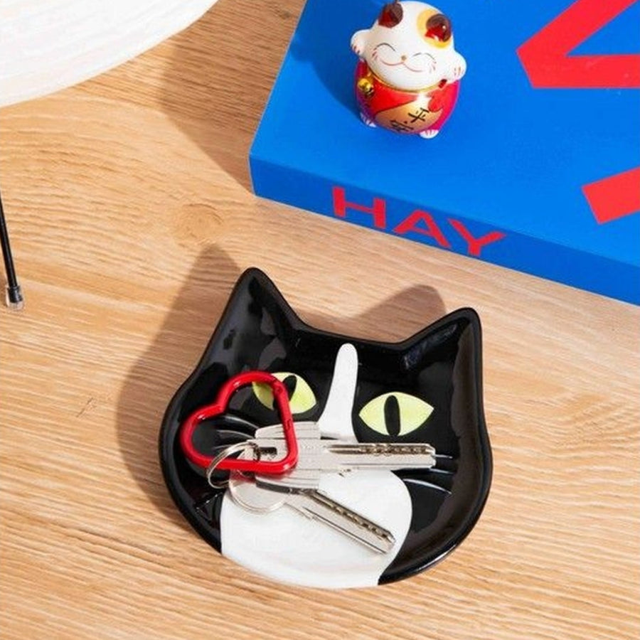 Vide-poche en forme de chat, vue de côté avec détails texturés