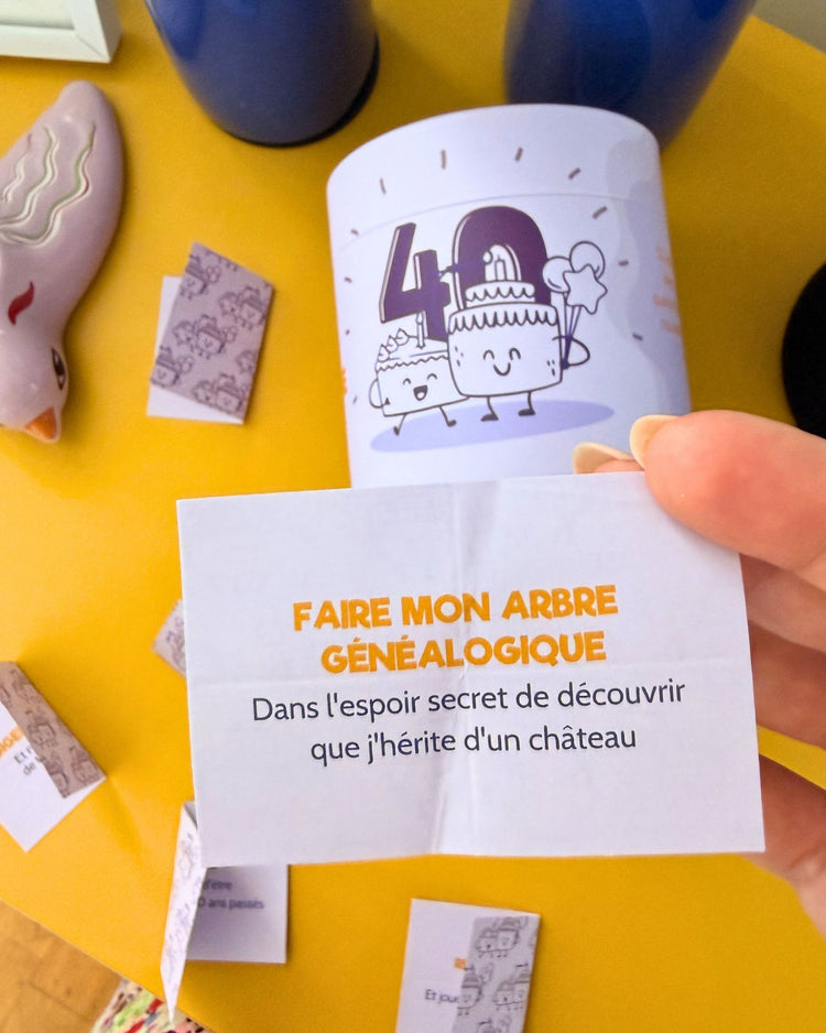 Boîte colorée avec 52 cartes d'activités pour la quarantaine