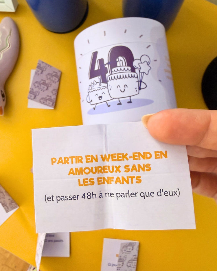 Boîte colorée avec 52 cartes d'activités à piocher