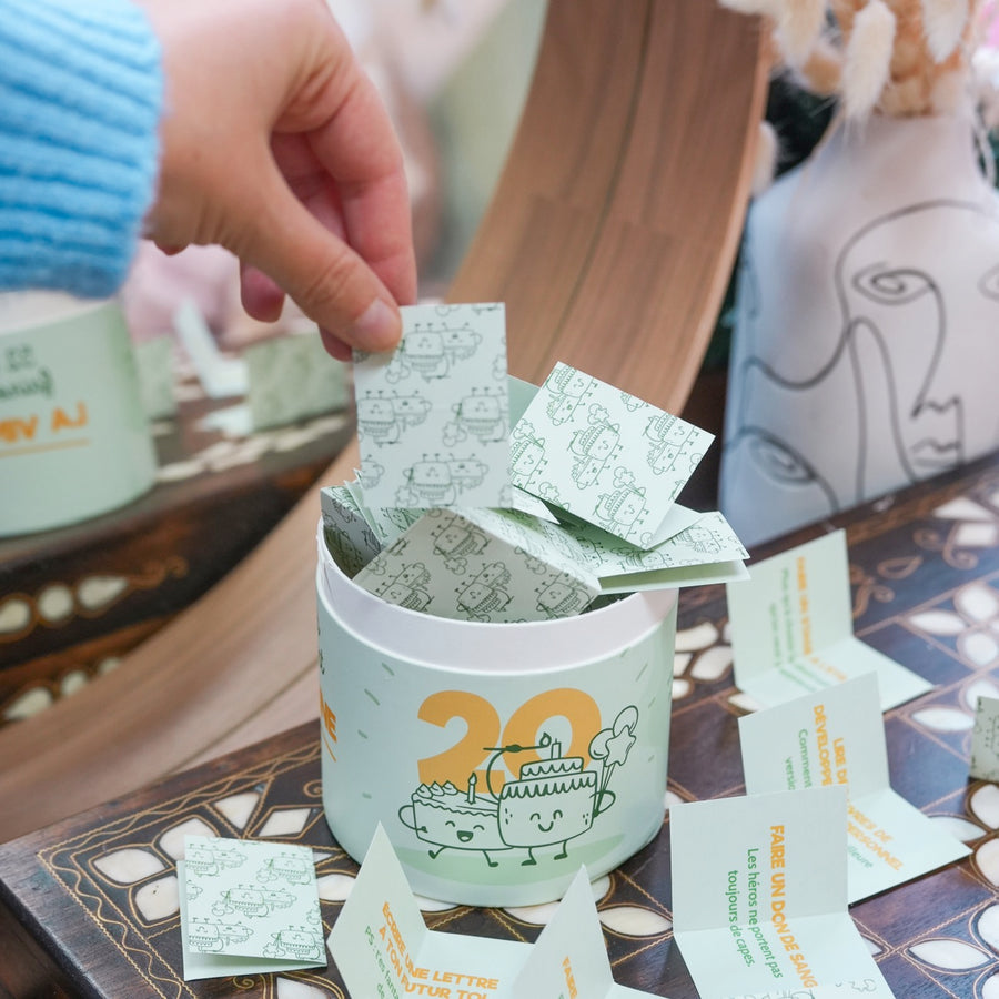 Couverture du livre '52 choses à faire pendant la vingtaine'.