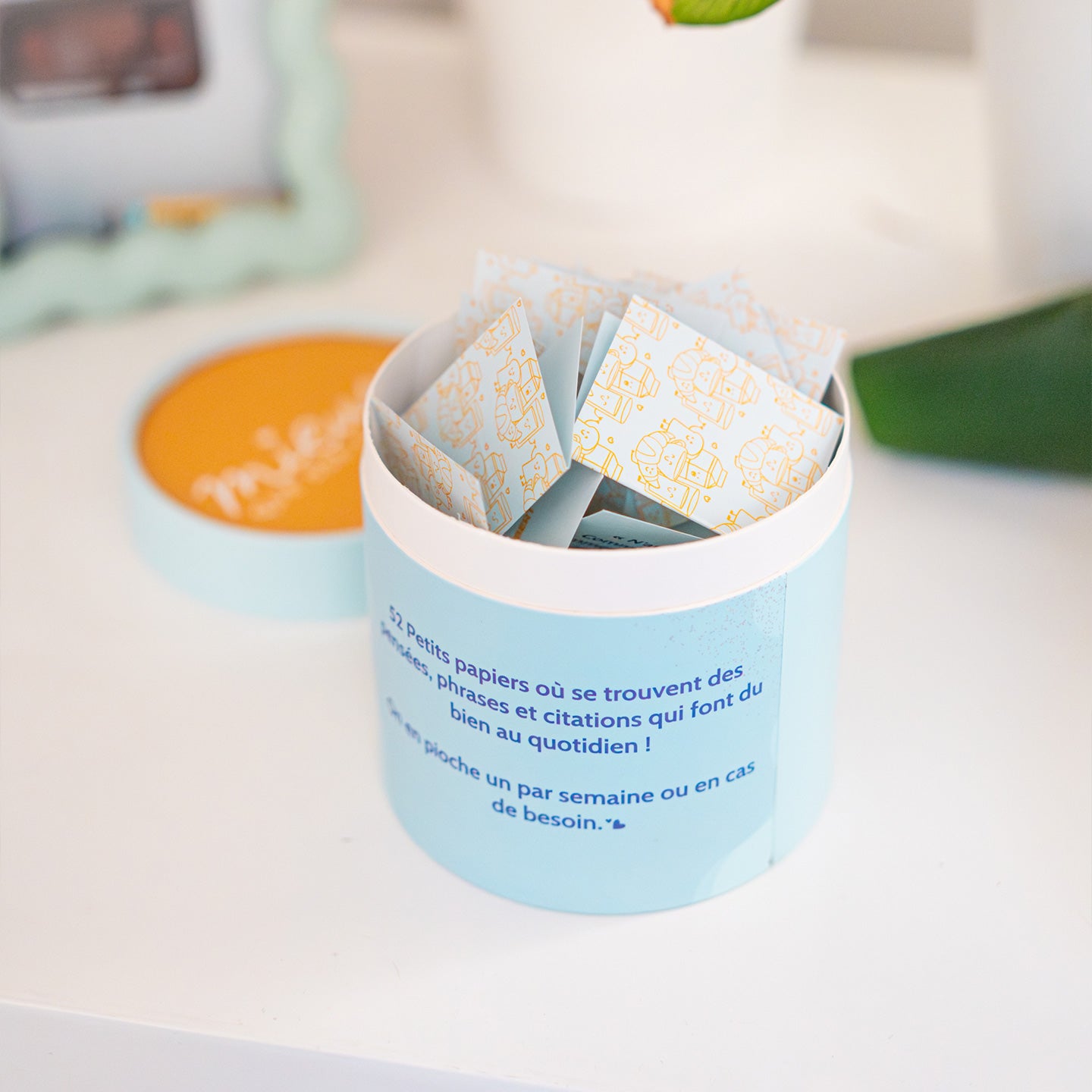 Citations positives sur fond blanc, design coloré et inspirant.