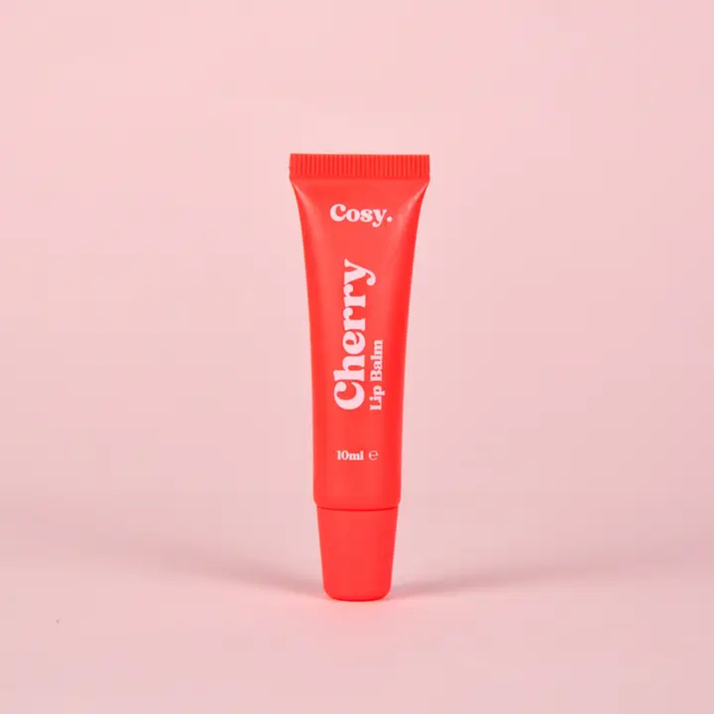 Baume à lèvres cerise avec texture lisse et brillante