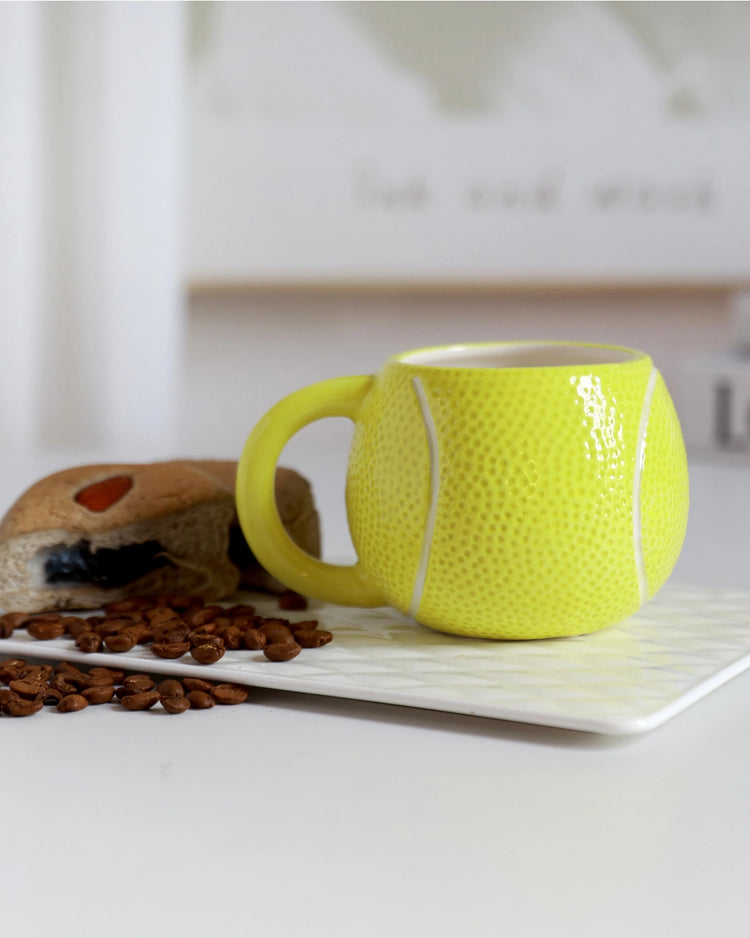 Mug Tennis avec motif de raquette sur fond blanc