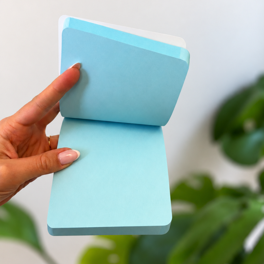 Bloc-notes Good Karma bleu clair ouvert, montrant ses pages détachables