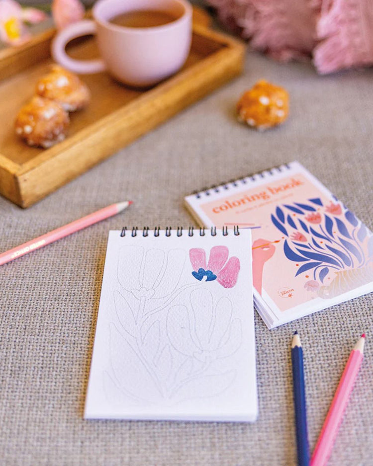 Carnet de coloriage A6 avec motifs floraux délicats