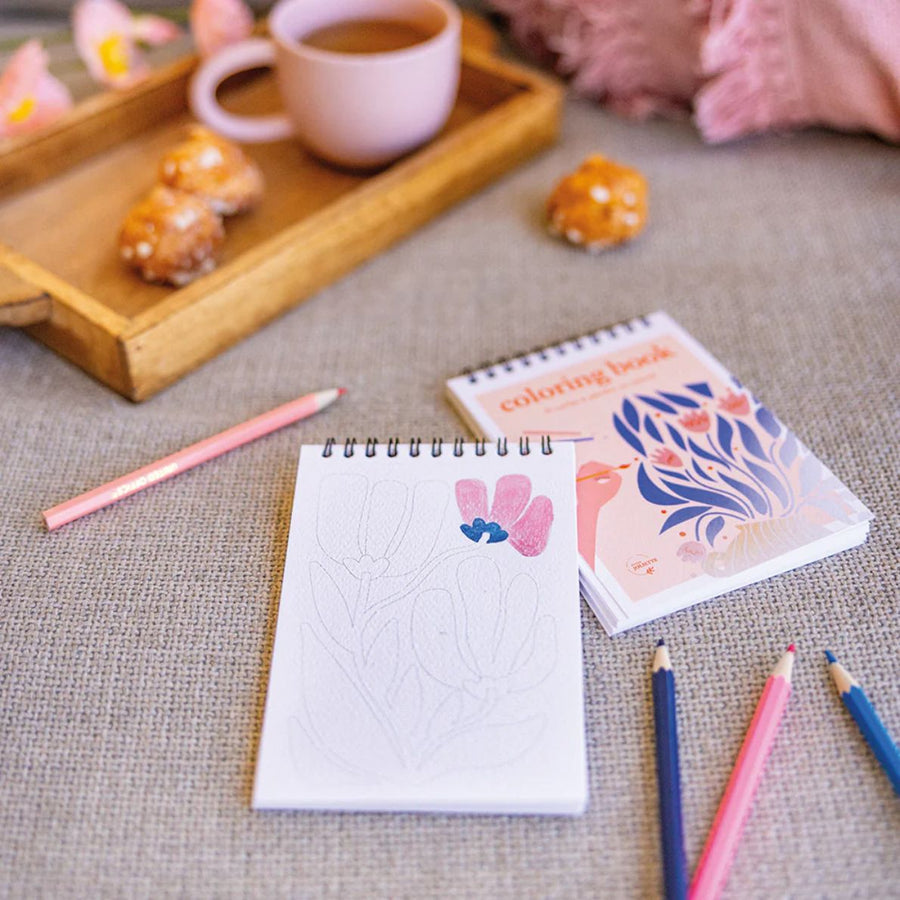 Carnet de coloriage A6 avec motifs floraux délicats