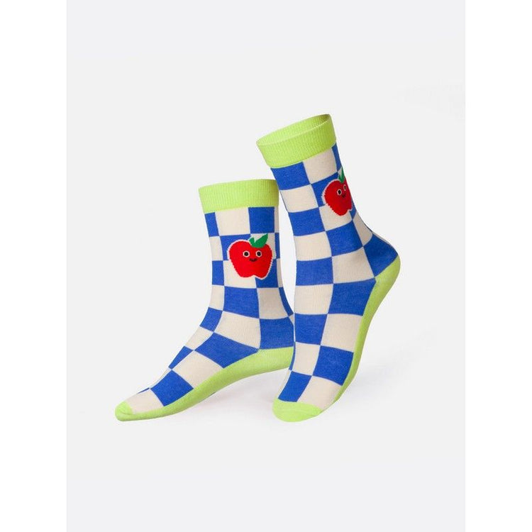Chaussettes en forme de briquette de jus de pomme, vue de côté.