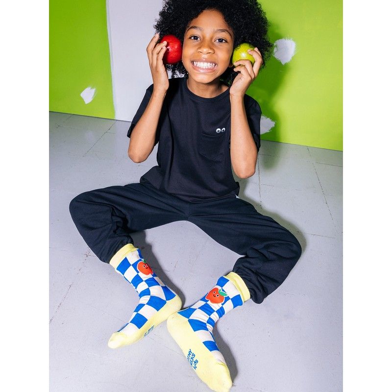 Chaussettes colorées en forme de briquette de jus de pomme