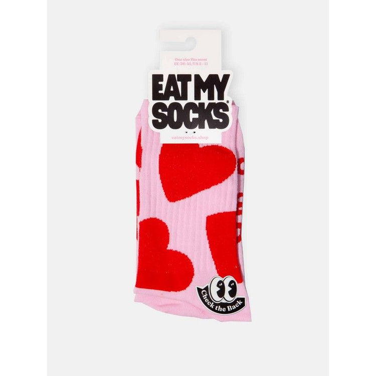 Chaussettes avec motif cœur sur fond blanc, style ludique.