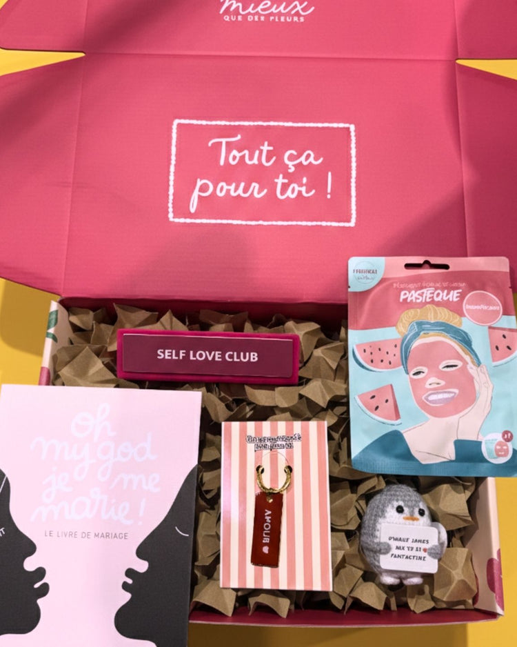 Coffret Future Mariée avec accessoires élégants sur fond clair
