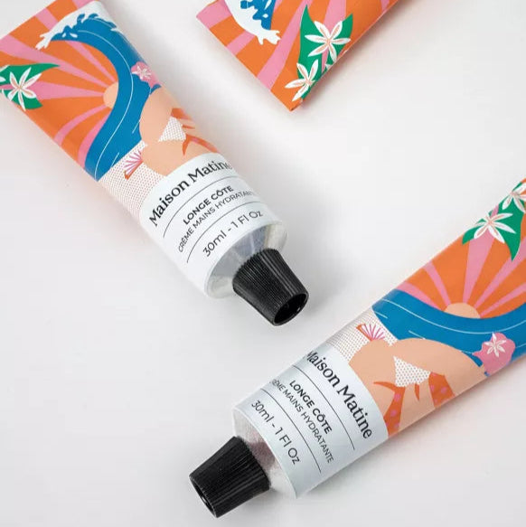 Crème pour les mains Summer avec texture crémeuse et flacon élégant.