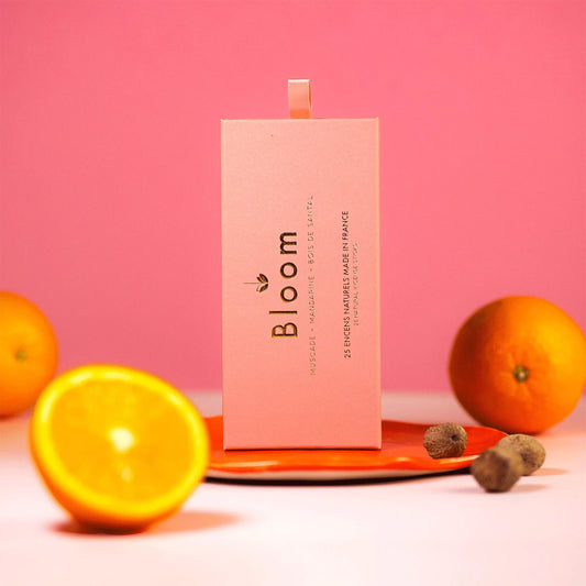 Coffret d'encens avec bâtons en bois et motifs floraux