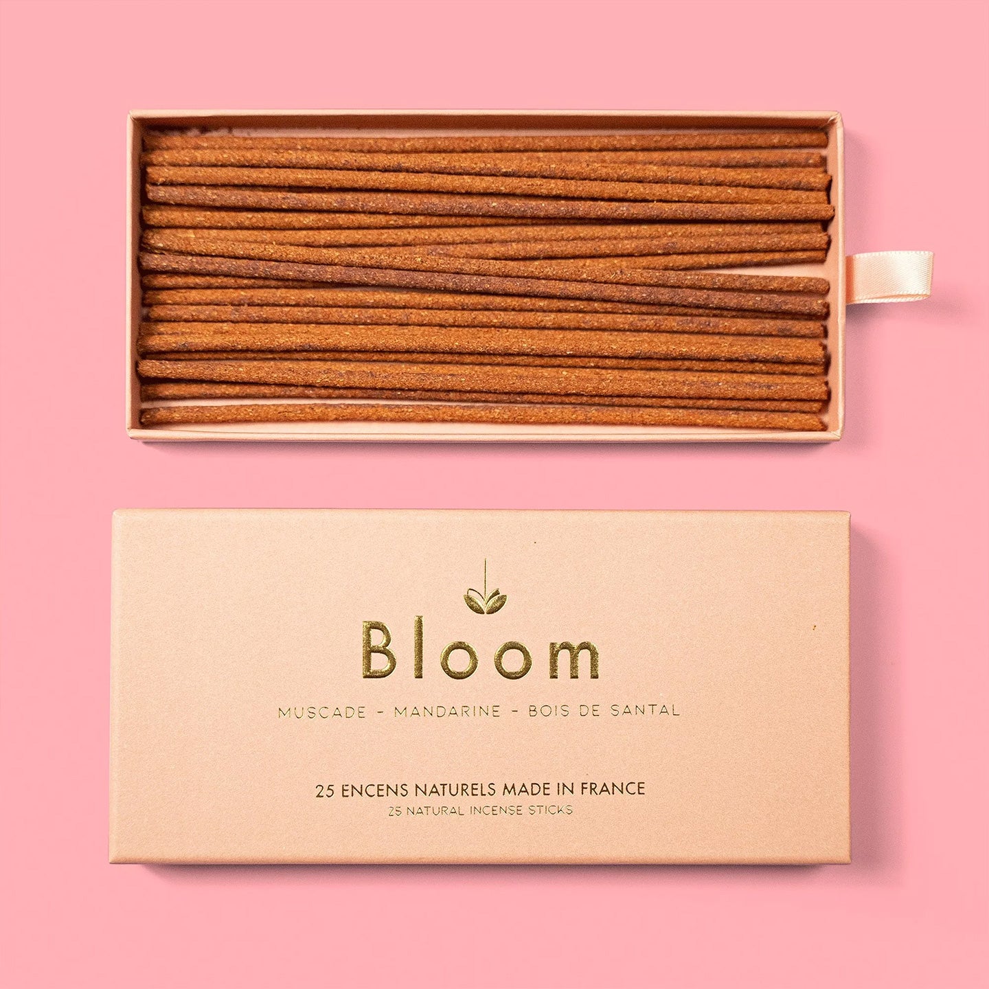 Coffret d'encens avec bâtons en bois et motifs floraux