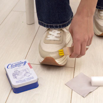 Coffret de nettoyage pour sneakers avec brosse et spray