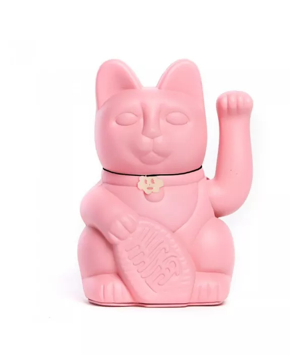 Lucky Cat en rose avec un sourire accueillant et des détails dorés.