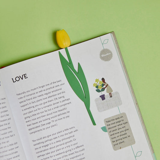 Marque-page en forme de tulipe sur fond blanc