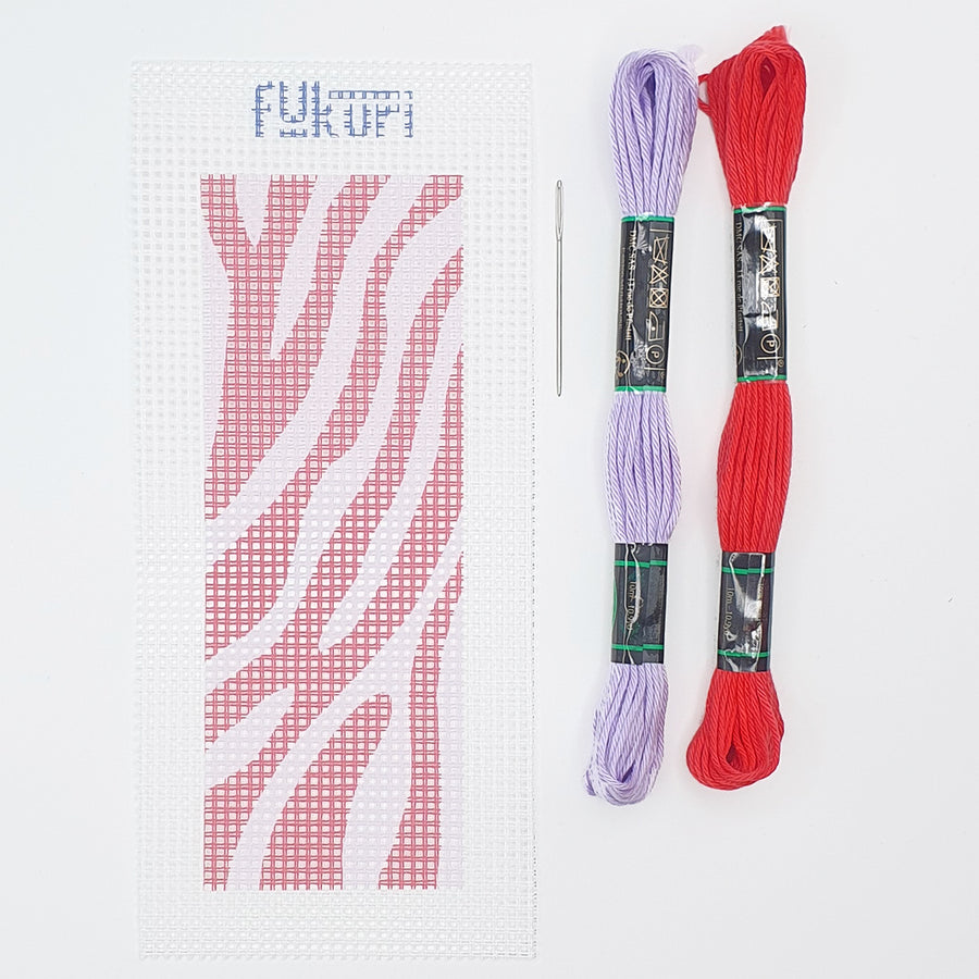 Marque-page zébré en canevas avec aiguille et fils inclus.