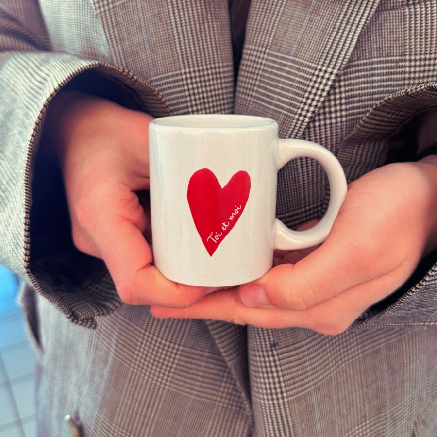 Mini mug Toi et Moi avec cœur rouge, angle légèrement incliné
