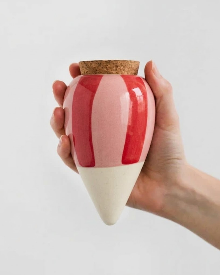 Diffuseur en terre cuite avec motifs roses et rouges