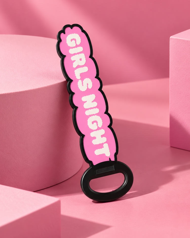 Ouvre-bouteille magnétique avec design 'Girls Night' en gros plan