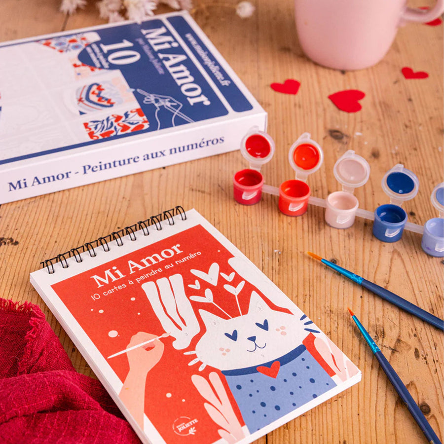 Détails des cartes à peindre avec motifs d'amour variés.