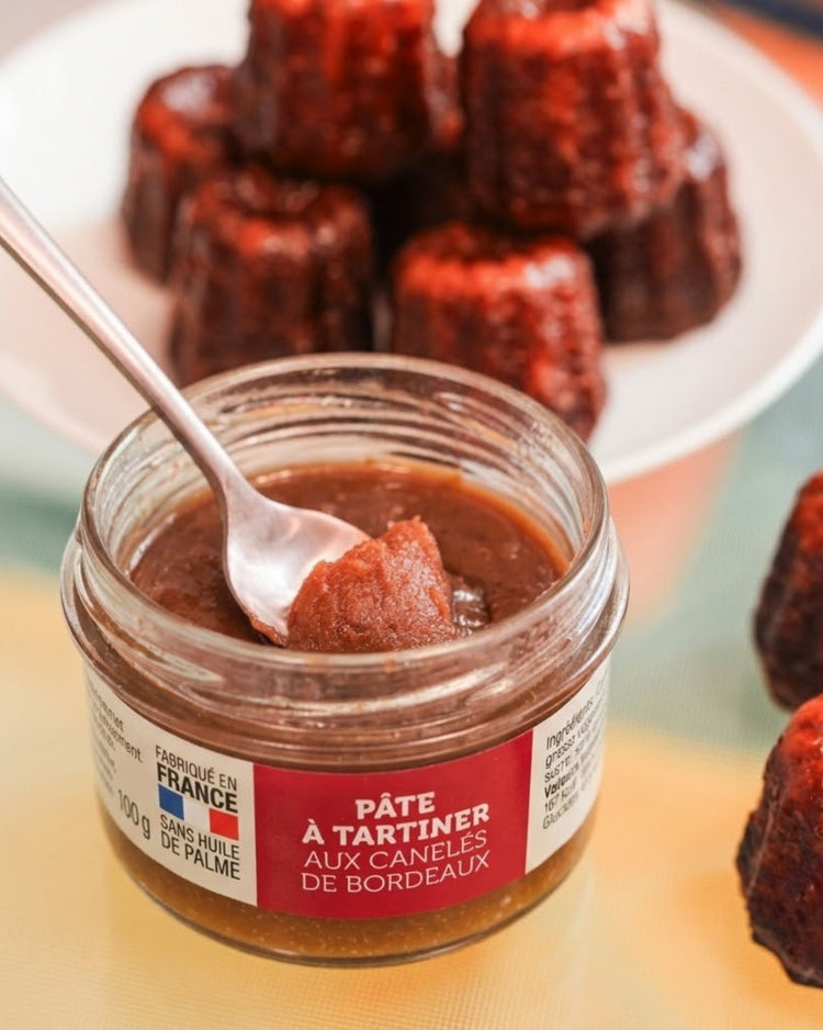 Pot de pâte à tartiner aux canelés avec étiquette colorée