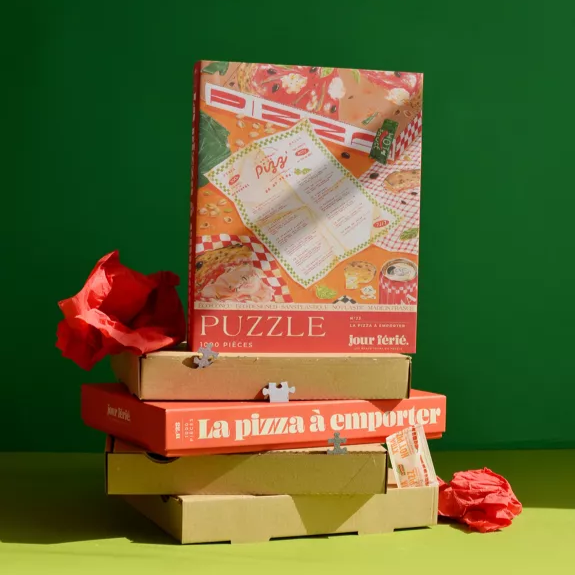 Puzzle en forme de pizza avec des détails de garniture colorés.