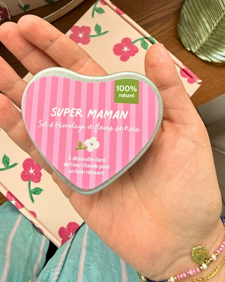 Sel de bain Super Maman dans une boîte cœur élégante