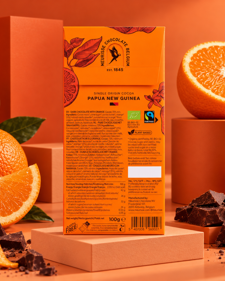 Tablette de chocolat noir avec éclats d'orange en gros plan
