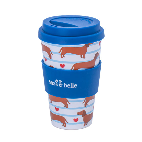 Gobelet de voyage avec motif teckel sur fond blanc