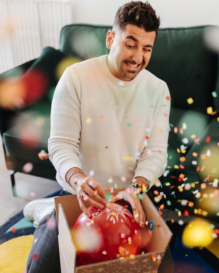 BAM Box remplie de confettis colorés pour anniversaire