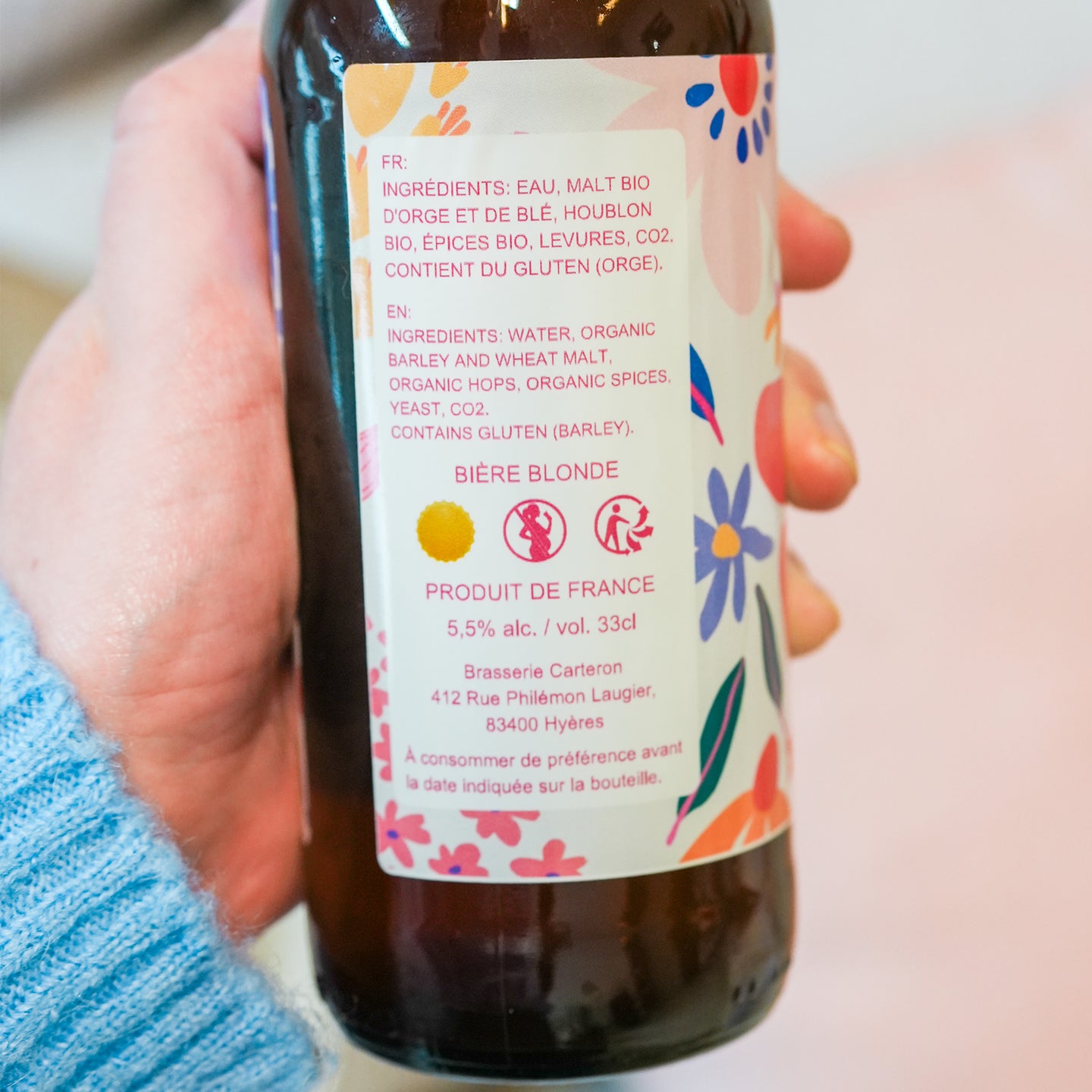 Bière Mamie Chérie avec étiquette colorée et design vintage