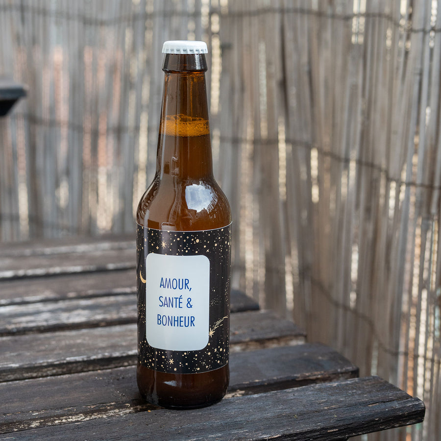 Bière Amour, Santé & Bonheur avec étiquette colorée et design élégant.