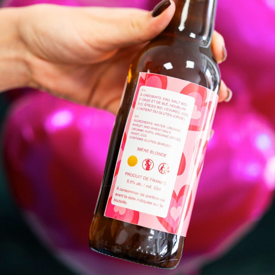 Bière Cupidon avec étiquette rose et motif cœur
