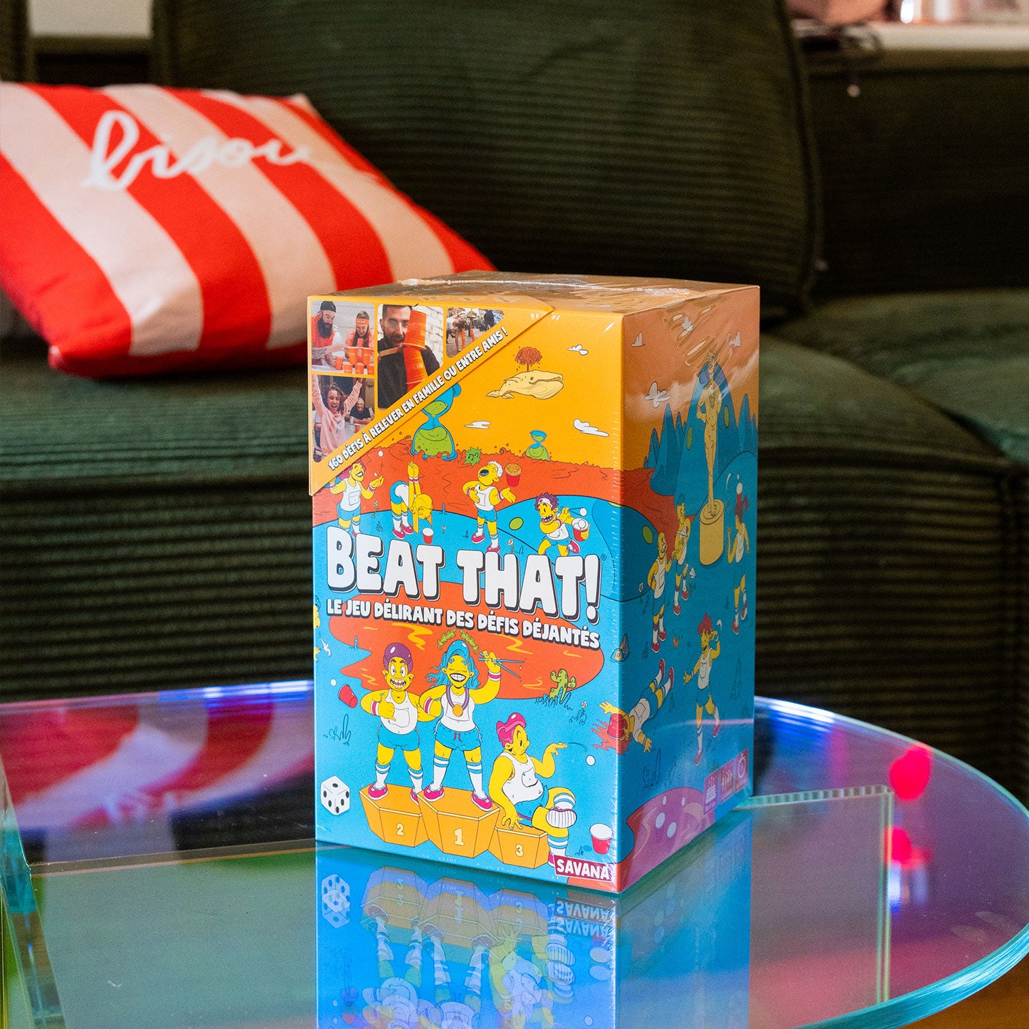 Boîte du jeu avec des défis, vue de face et colorée.