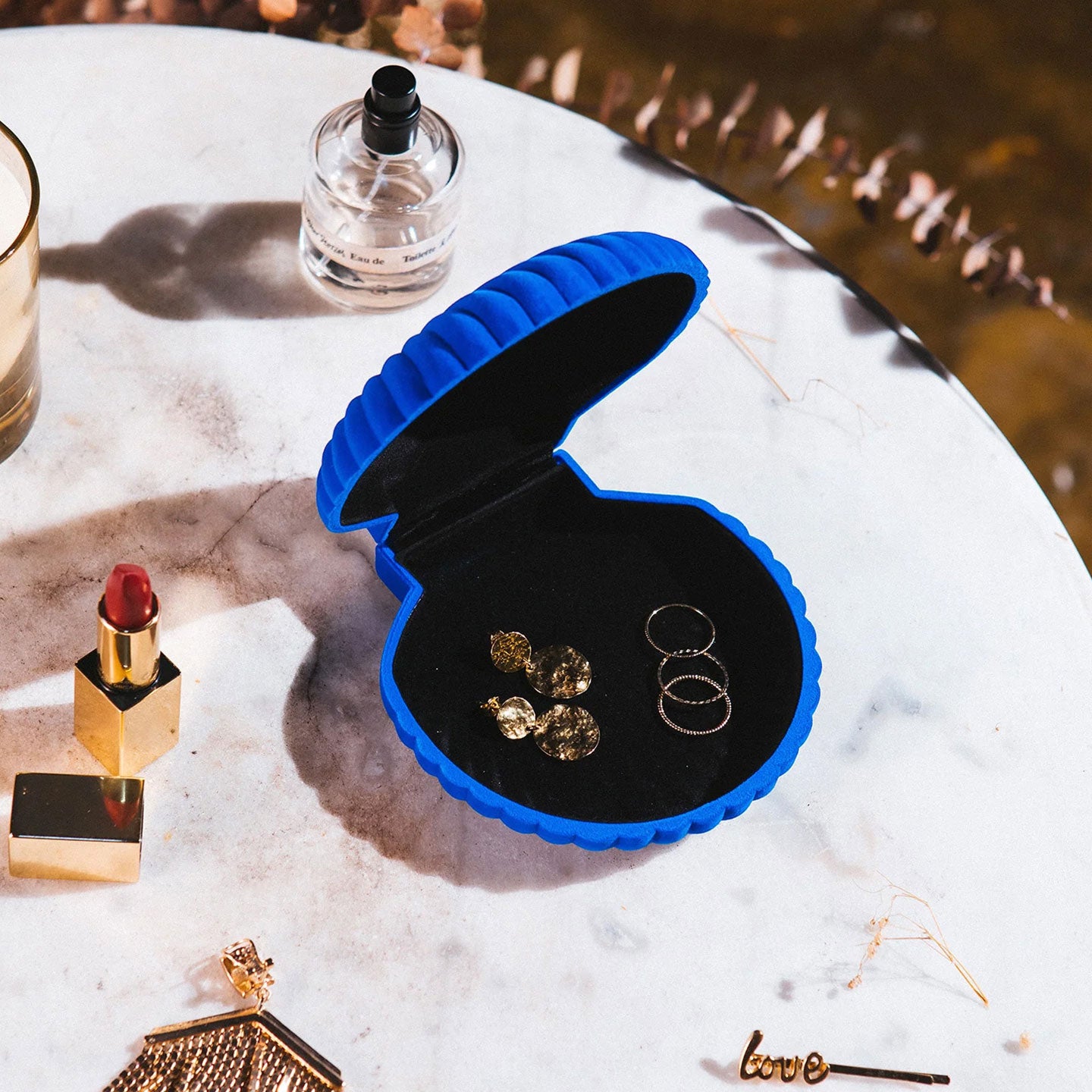 Boîte à bijoux en forme de coquillage vue de dessus