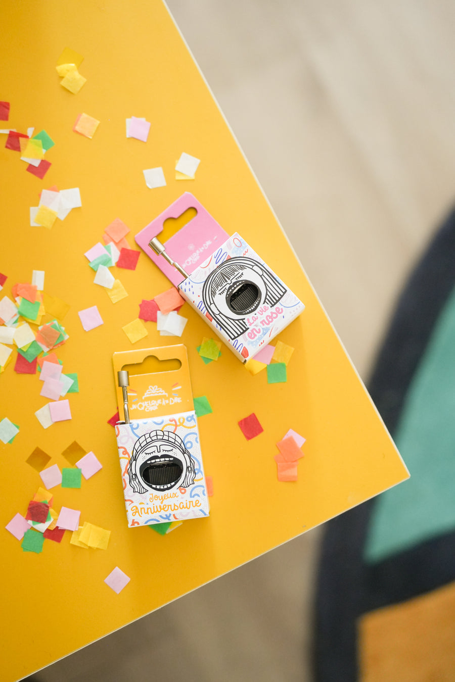 Boîte à musique La vie en rose avec manivelle en bois