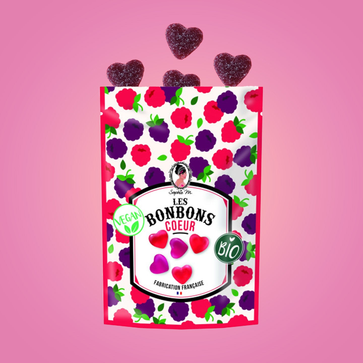 Sachet de bonbons en forme de cœur sur fond blanc
